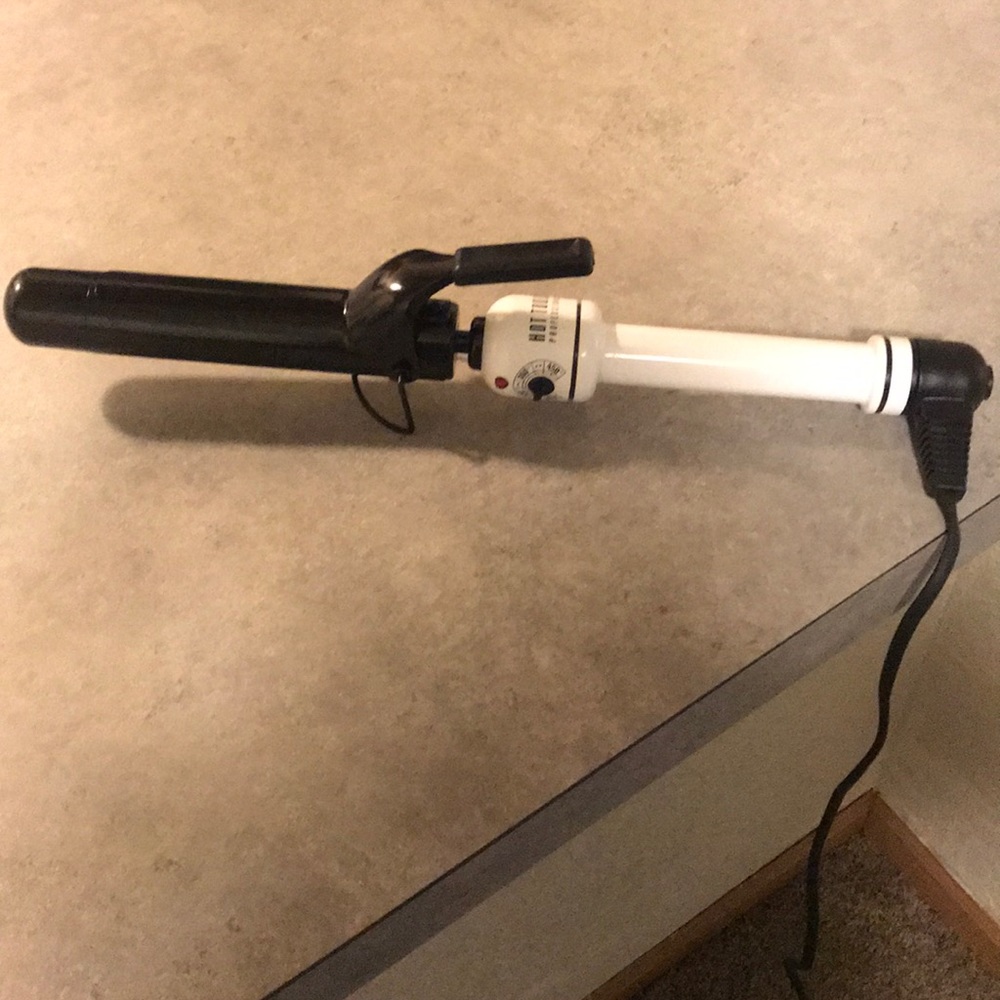 Hot Tools Curling iron.